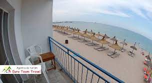 Situat în zona sudică a stațiunii eforie nord, hotelul se bucură de o poziție privilegiată, fiind amplasat chiar pe plaja din zona belona, la aproximativ 1 km față de gară și 2 km față de centrul stațiunii. Hotel Vraja Marii Eforie Nord Rezerva Cazare Online Eforie Nord