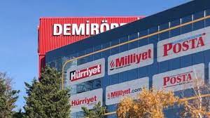 Milliyet gazetecilik ve yayıncılık a.ş.demirören holding kuruluşudur.milliyet gazetesimilliyet, 65 yıllık köklü geçmişiyle türkiye'nin en bilinen markalarından. Demiroren Medya Binasi Bosaltildi