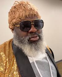 I look like a glamorous Uncle Fester but hey, I do it for the kids…  #homeschooldad #dadsofinstagram #werockogether