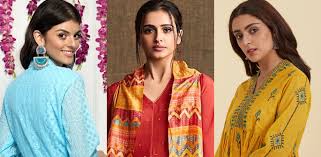 20 Stylish Kurtis To Wear With Jeans Desiblitz Here you will see bollywood stars and famous teenages actress jhanvi kapoor and sara ali khan daily wear dresses. 20 stylish kurtis to wear with jeans