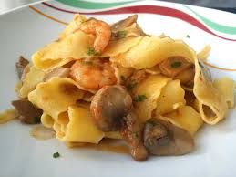 Leggi la ricetta delle pasta gamberetti e funghi. Pappardelle Con Funghi E Gamberi