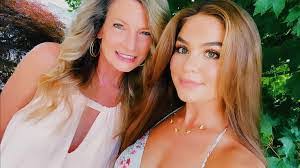 Donna Krantz's Instagram, Twitter & Facebook