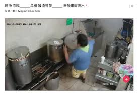 【台版rickroll】現已有人稱統神端火鍋為台版rickroll。（可去傑西的ig限動看端火鍋、原rickroll影片）瑞克搖（英語：rickrolling）是瑞克·艾斯里在1987年發行的歌曲〈never gonna give you up〉2008年在網路上爆紅。 è‡ºç£è¿·å› æ¸¬é©— ç¬¬äºŒç‰ˆä¾†äº† çµ±ç¥žç«¯ç«é‹ å‰·è–¯æ¢çš„åŽŸå‰‡æ˜¯ è€ƒä½ å°é€™äº›æ¢—åœ–çš„ç†Ÿæ‚‰åº¦ é›»çºå°'å¥³
