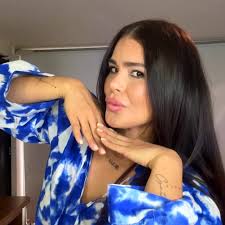 Contrata a Laura Botero