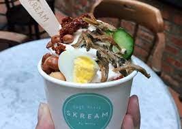 Sushi nasi lemak menawarkan keunikan rasa nasi lemak yang diperbuat daripada hirisan untuk pencinta pencuci mulut, aiskrim berperisa nasi lemak merupakan cabaran baru yang harus dicuba. Pretty Nasi Lemak Ice Cream A Hit In Malaysia Food News Asiaone