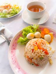 2 ikat belut ukuran sedang, 2 buah kentang, 4 buah bawang merah, 2 buah bawang putih, 1 buah tomat, 20 buah cabai merah, 1 buah jeruk, 1 sdt garam. Resepi Nasi Goreng Cili Merah Enak Dan Mudah Resepi Pemakanan