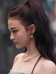 she's so gorgeous 😩 #ella #ellagross #ellameovv #ellaxmiumiufw25 #meo...