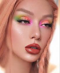 The Prettiest Instagram Makeup Trends To Try In Real Life In 2020 Makeup Highlighter Makeup Glitter Makeup Eyeshadows