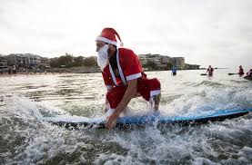 Hundreds Of Santas Set Record For World S Biggest Surf Lesson Bbc News In australia, christmas comes in the towards the beginning of the summer holidays! bbc com