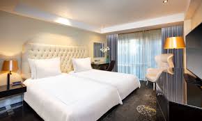 From london stansted airport (stn) take the national rail express train to london liverpool street. Londoner Hotels In Der Nahe Des London Eye Park Plaza Hotel Entdecken
