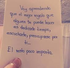 Voy Aprendiendo Que El Mejor Regalo Que Alguien Te Puede Hacer Es Dedicarte Tiempo Escucharte Preocuparse Por Ti Frases Frases Bonitas Frases Con Imagenes