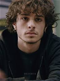 Manuel Ferro (Damiano Gavino)