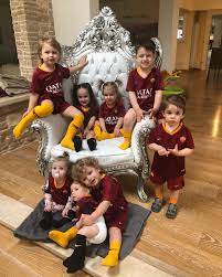 Türk takımlarıyla dönem dönem adı anılan dzeko'nun i̇stanbul'dan paylaşım yapması bazı söylentilerin. Edin Dzeko 9 Fans On Twitter Best Support For Edin Eddzeko Una Dani Dzeko Family Friends