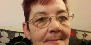 Reading woman delivers petition to Downing Street