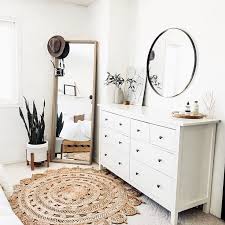 Frankie Grae On Instagram I M Gonna Talk About Something A Little Bit Different Today Acne I V Zimmer Einrichten Schlafzimmer Ideen Minimalistisch Wohnen