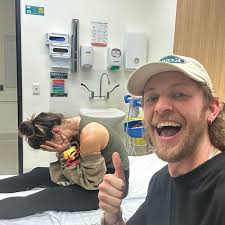 Went to the ER to crush some nangs today ❤️ @tarahjulie is a trooper.  Missing half an ear but still looking good 💅 I guess she's got her  Halloween costume sorted Trump