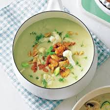 Blumenkohlsuppe Mit Meerrettich Rezept Blumenkohlsuppe Leckere Gesunde Rezepte Rezept Blumenkohlsuppe