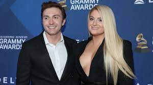 Meghan trainor recently opened up about her newborn son riley's health issues after his birth during an interview with today parents. Wie Die Mama Meghan Trainor Und Ihr Baby Ziehen Schnuten Promiflash De