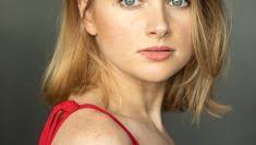 Lauren Bray's Instagram, Twitter & Facebook