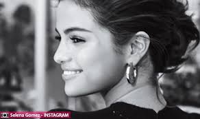 تعد عملية تجميل الأنف rhinoplasty احدى أهم العمليات التجميلية للوجه و ذلك بسبب موقع الأنف المتوسط له ، فأي زيادة في حجمه أو اعوجاج أو الأسئلة التي يجب أن تطرحها على طبيبك قبل الخضوع لـ عملية تجميل الأنف : Ø³ÙŠÙ„ÙŠÙ†Ø§ ØºÙˆÙ…ÙŠØ² ØªØªØ¹Ø±Ø¶ Ù„Ø§Ù†ØªÙ‚Ø§Ø¯Ø§Øª Ø¨Ø³Ø¨Ø¨ ÙˆÙˆØ¯ÙŠ Ø§Ù„Ù†