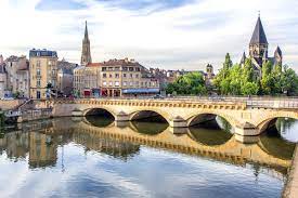 Peu nuageux | 6°c (point de rosée 5°c) vent 15 km/h de secteur est humidité relative 93% pression 1015 hpa visibilité >10 km historique météo. Meteo Metz 57000 Moselle Previsions Meteo Gratuite A 15 Jours La Chaine Meteo