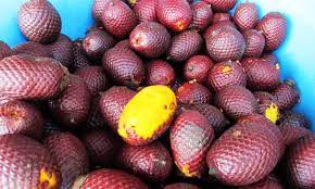 9 strange fruits from around the world. The Ultimate List Of The Strangest Most Unusual Fruits In The World Weird Fruit Strange Fruit Fruit