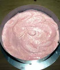 Eine köstliche erdbeertorte oder ein leckerer erdbeerkuchen ist ein guter grund sich mit der gesamten. Erdbeertorte Rezept Leichte Erdbeertorte Mit Quark Joghurt Und Sahne