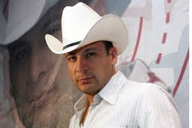 Ver las letras de valentín elizalde y escuchar cuando yo me muera, caminos de michoacan, vete ya, se les pelo baltazar, a mis enemigos y más canciones! Daughter Of Valentin Elizalde Denounces Alleged Death Threats And Exhibits The Suspect Video English Mundo Hispanico