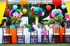 Espalhadas por quase todo o ambiente, elas são responsáveis por abrigar os. Wedding Theme Arabia Weddings Garden Wedding Decorations Rainbow Wedding Hanging Paper Flowers