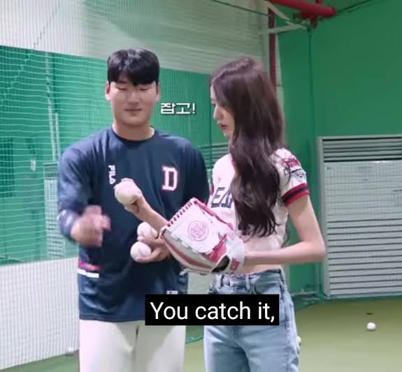 IVE's Jang Wonyoung to Throw First Pitch at Mets vs. Dodgers Game in New York