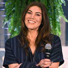 She made her 50 million dollar fortune with gourmandises, blonde, la danse fait son show. Hope Solo Nach Fehlgeburt Im Doppelten Muttergluck Gala De