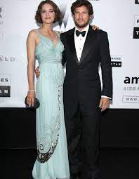En 2003, marion cotillard et guillaume canet se donnent la réplique pour la première fois dans le film jeux d'enfants. Couple De Legende Marion Cotillard Et Guillaume Canet Le Couple Glamour Du Cinema Francais Elle