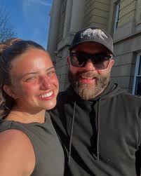 Trish Gomes's Instagram, Twitter & Facebook