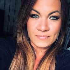 J'ai le plaisir de vous annonce que j'occupe le post de responsable  d'exploitation et services clients.