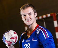 Age De 23 Ans Valentin Porte Vient De Remporter Le Championnat D Europe De Handball Avec L Equipe De France Une Tres Bell Handball Handball Homme Handballeur