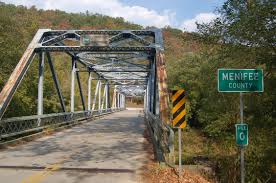 Red river gorge scenic byway provides you with a look at some of the nation's most interesting geological formations. Red River Gorge Scenic Byway All Photos America S Byways