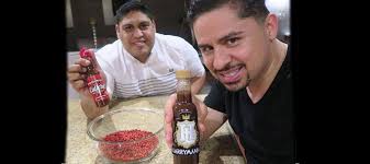Maybe you would like to learn more about one of these? Larry Hernandez Tendra Su Propia Salsa Para Mariscos Soy Grupero