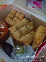 Sajikan bersama bumbu kacang sedap yang melimpah berikut ini merdeka.com menampilkan resep dimsum siomay sayuran yang lembut dan gurih. Batagor Siomay Kingsley Veteran Bandung Lengkap Menu Terbaru Jam Buka No Telepon Alamat Dengan Peta