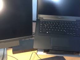 It's a rounded black rectangle that sits horizontally on your desk. Dell Wd15 Usb C Docking Station Fur Latitude 5490 Andydunkel Net