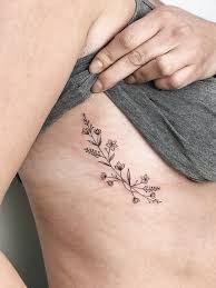 Foto Tatowierung Irina Vorobyeva Kunstler Tattoos For Women Flowers Rib Tattoos For Women Rib Tattoo