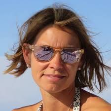 Amanda Deacon is fundraising for Art for Cure