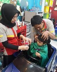 Namun, risiko terkena virus masih cukup tinggi karena kamu berinteraksi. 5 Salon Khusus Anak Yang Nyaman Di Jabodetabek Orami
