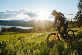 Rocky Mountain 2021 Overtimepack Fur Mehr Reichweite Mehr Trails Mehr Powerplay In 2020 Rocky Touren Kanadier