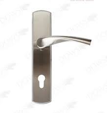 Memiliki rumah dengan model pintu jenis ini tentu akan menambah kesan elegan dari segi tampilan. Handle Pintu Kayu Di Kota Pekalongan
