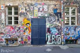 Fernab von berlins touristenpfaden und trotzdem zentral an die hackeschen höfe angesiedelt, findet man das monsterkabinett im haus schwarzenberg. Haus Schwarzenberg Street Art Highlight In Berlin Fernweh Motive