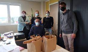 Un chef cuisinier à domicile gagne en moyenne entre 1200 et 4000 euros par mois avant impôts. Loches La Livraison De Repas Fait Elle Recette