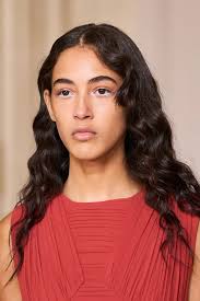 Iris González , dermátologa, sobre si la piel se acostumbra a las cremas y  dejan de hacer efecto, "los principios activos de las cremas mantienen  siempre su efecto"