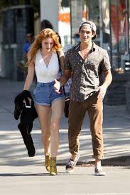 Since then, the former disney channel actress has been linked to other young hollywood stars, such as tyler posey and charlie puth. Gregg Sulkin No Esta Sorprendido De Que Bella Thorne Enganara A Tyler Posey Con Charlie Puth Tkm
