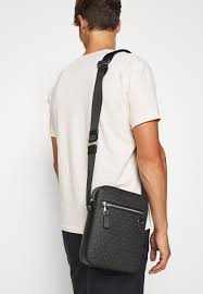 Maybe you would like to learn more about one of these? Michael Kors Henry Flight Bag Unisex Sac Bandouliere Black Noir Zalando Fr