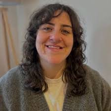 Clare Nicholson (@ClareIsTweeting)